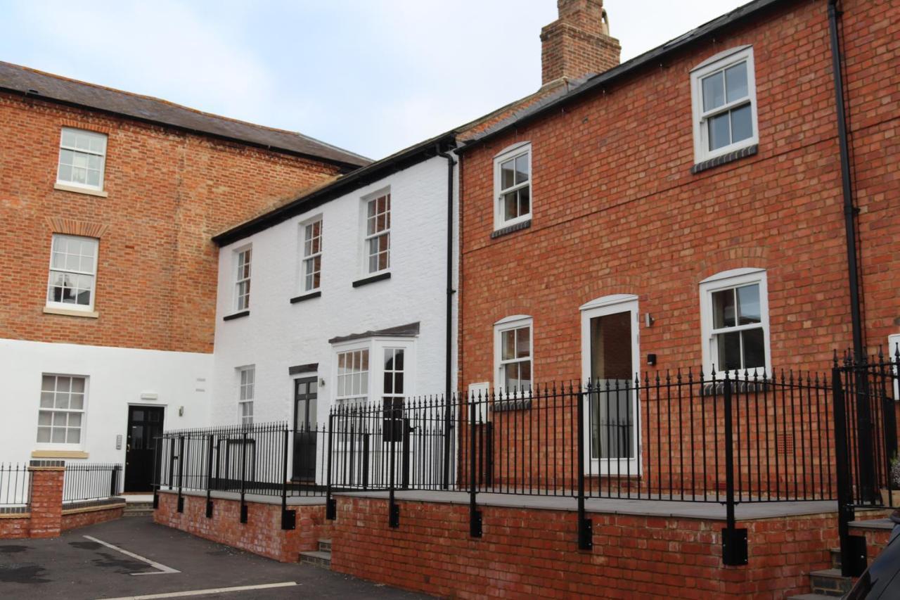 Canal View Cottage With Log Fire & Parking Blisworth Bagian luar foto