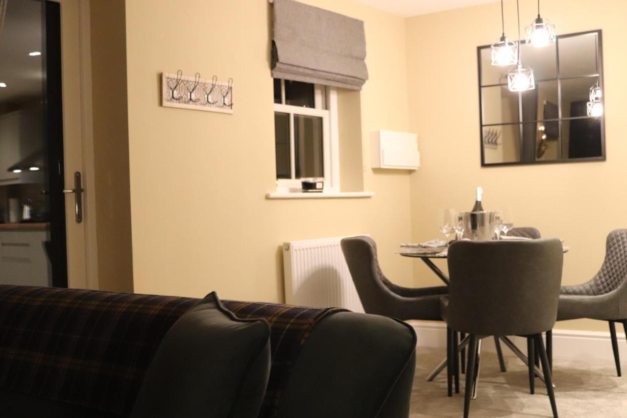 Canal View Cottage With Log Fire & Parking Blisworth Bagian luar foto