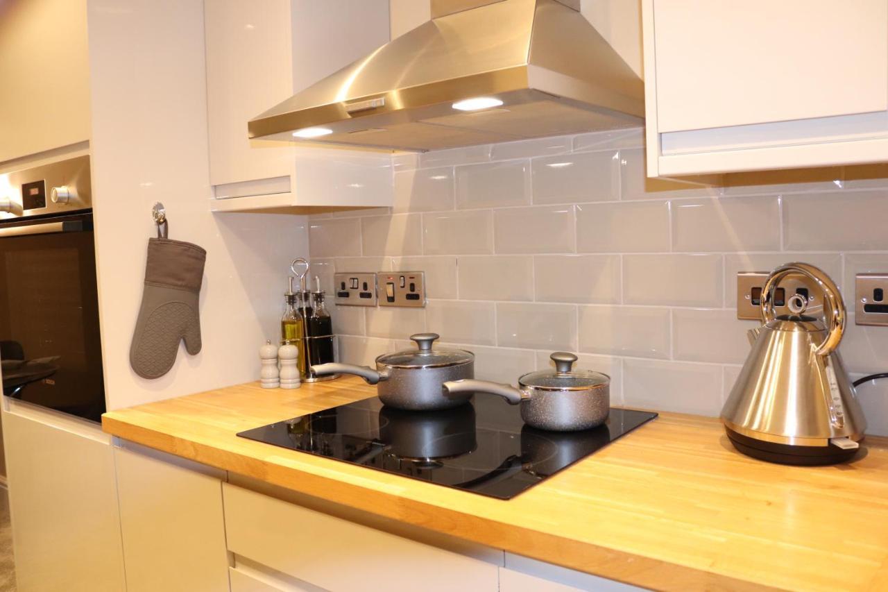 Canal View Cottage With Log Fire & Parking Blisworth Bagian luar foto